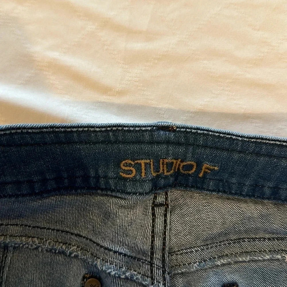 Studio D women’s jeans size 4 - Picture 3 of 8
